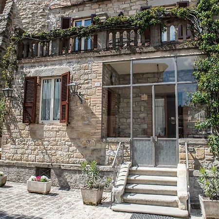 La Rosa Di Francesco Inn Valfabbrica Exterior photo